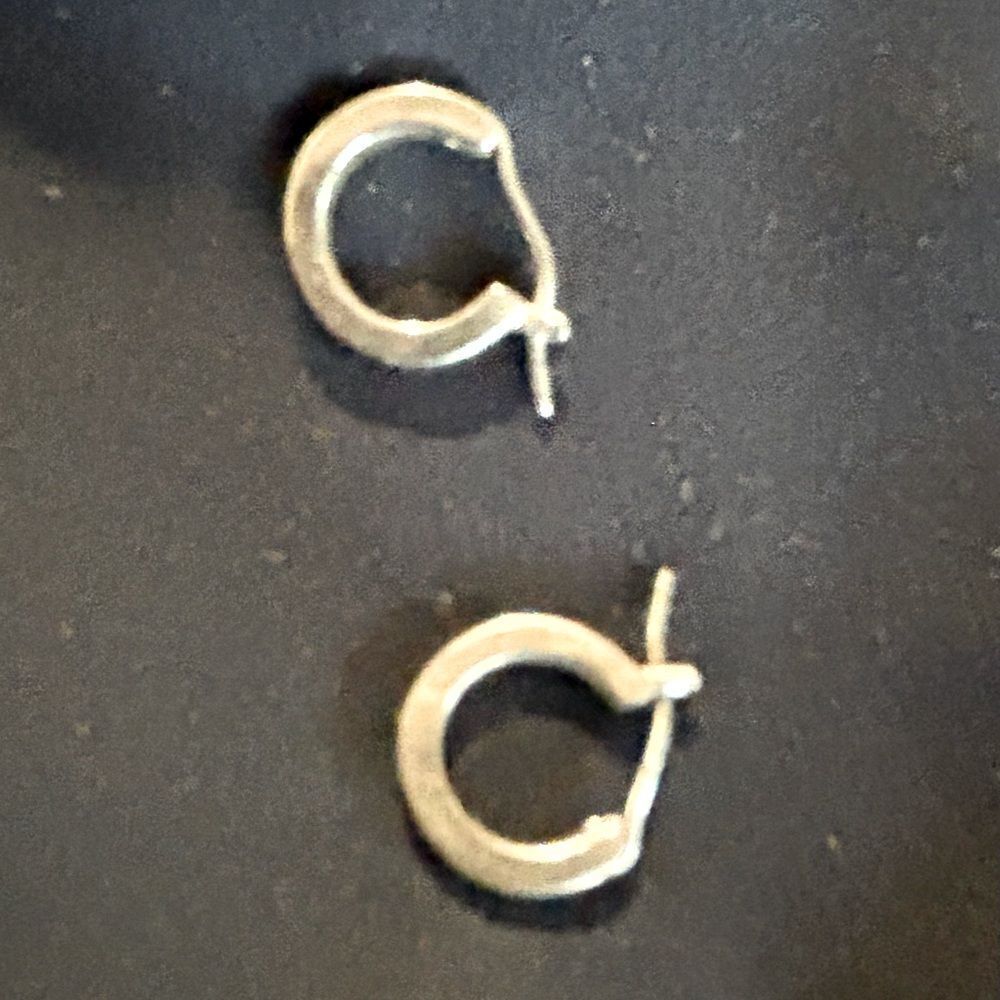 Kierra Couture 925 dainty hoop earrings